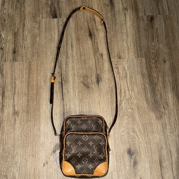 Vintage LOUIS VUITTON Amazone 22 Coated Canvas Crossbody Bag